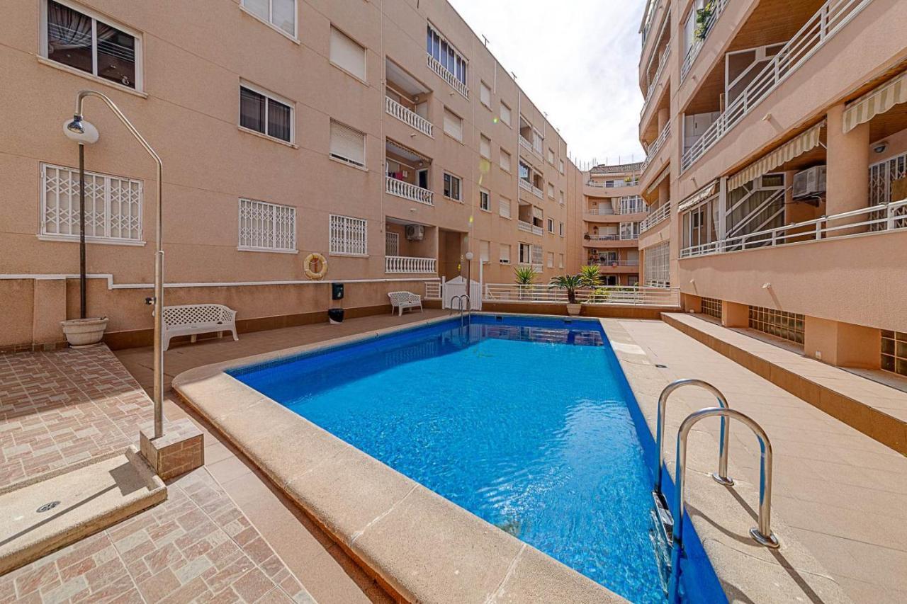Cozy Appartment Torrevieja At Irina Buitenkant foto