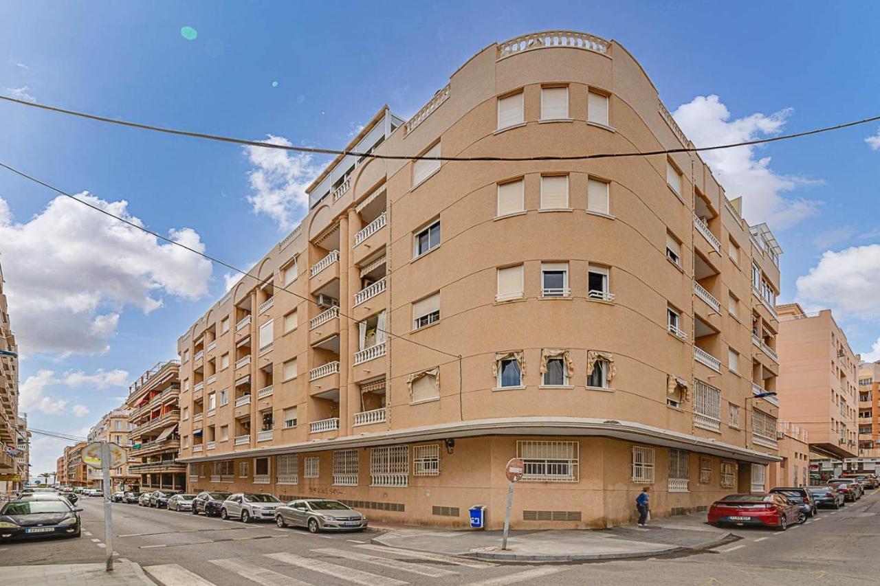 Cozy Appartment Torrevieja At Irina Buitenkant foto