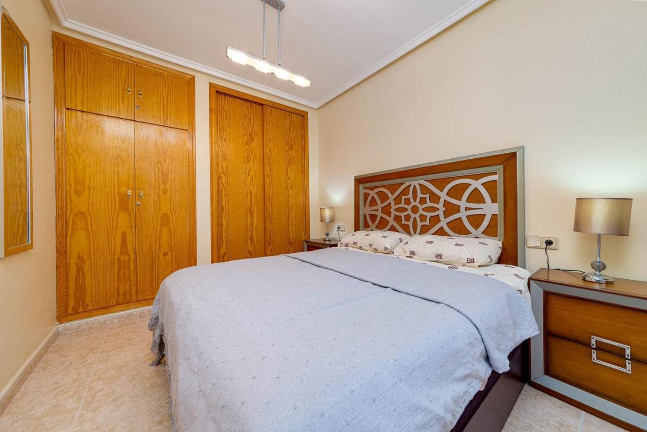 Cozy Appartment Torrevieja At Irina Buitenkant foto