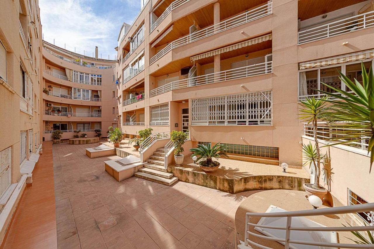 Cozy Appartment Torrevieja At Irina Buitenkant foto